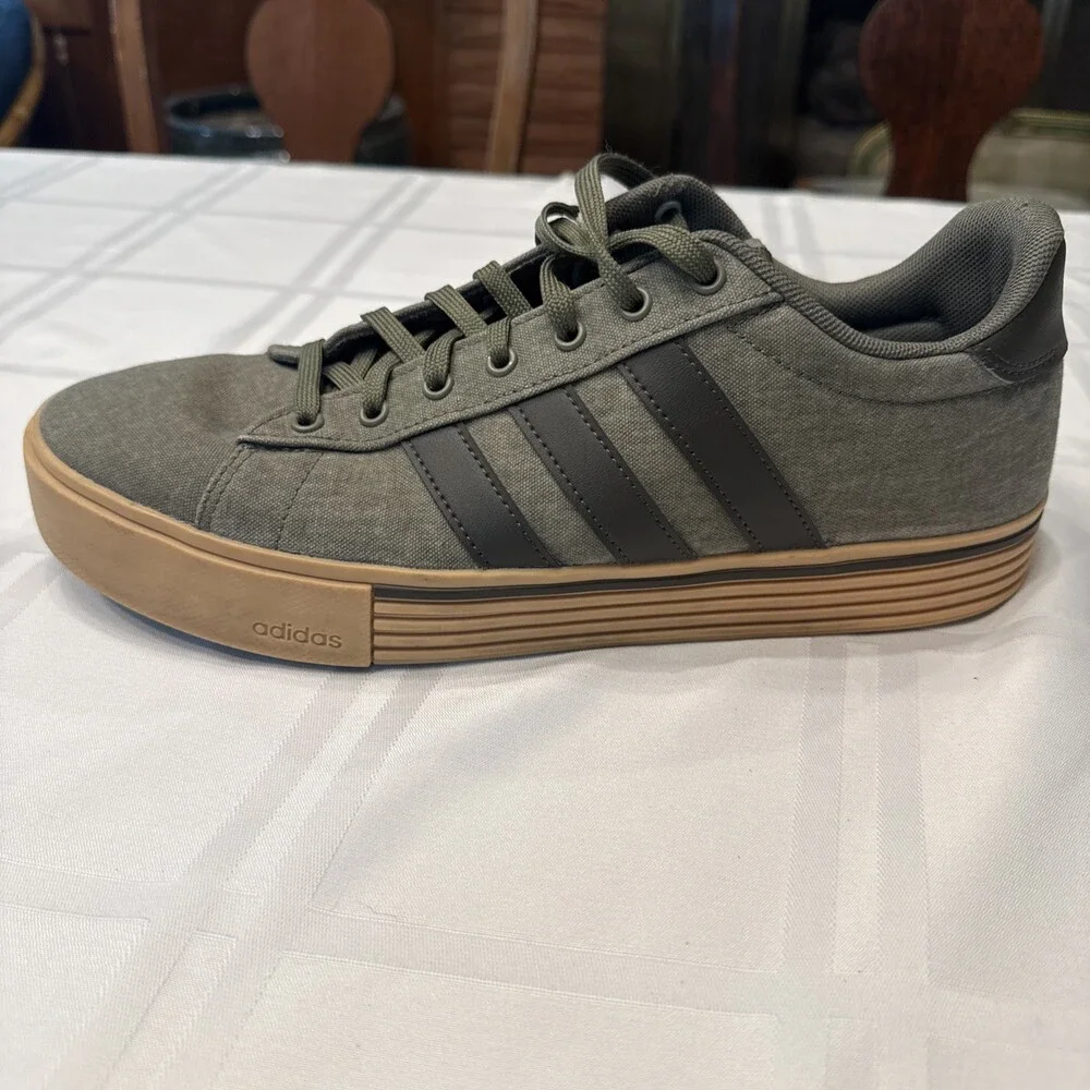 Adidas Daily 4.0 Sneaker Olive Strata Gum Size 11.5 Skateboarding Shoes